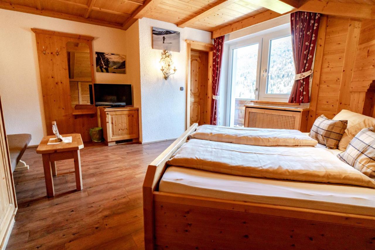 Alpen Gasthof Apartments Hohe Burg Тринс Экстерьер фото