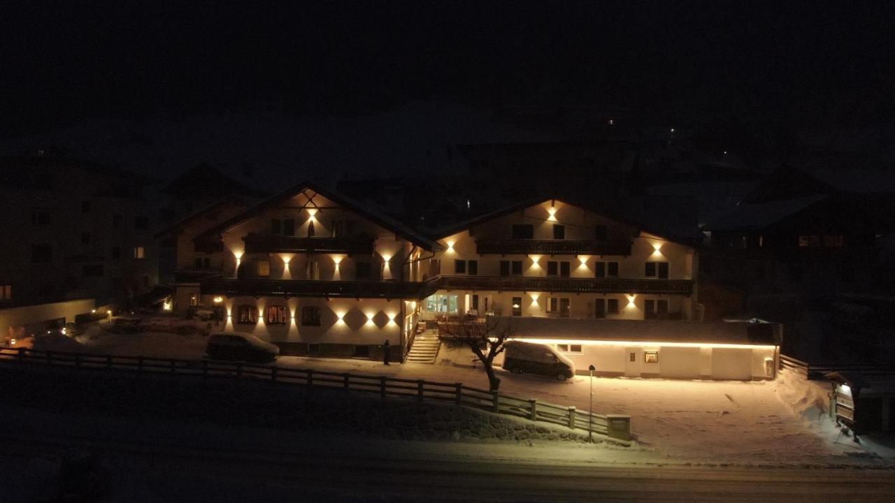 Alpen Gasthof Apartments Hohe Burg Тринс Экстерьер фото