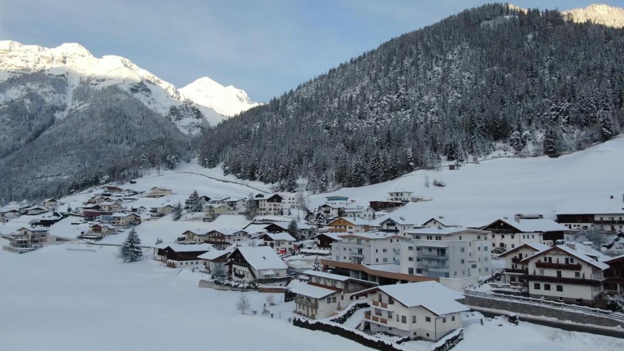 Alpen Gasthof Apartments Hohe Burg Тринс Экстерьер фото