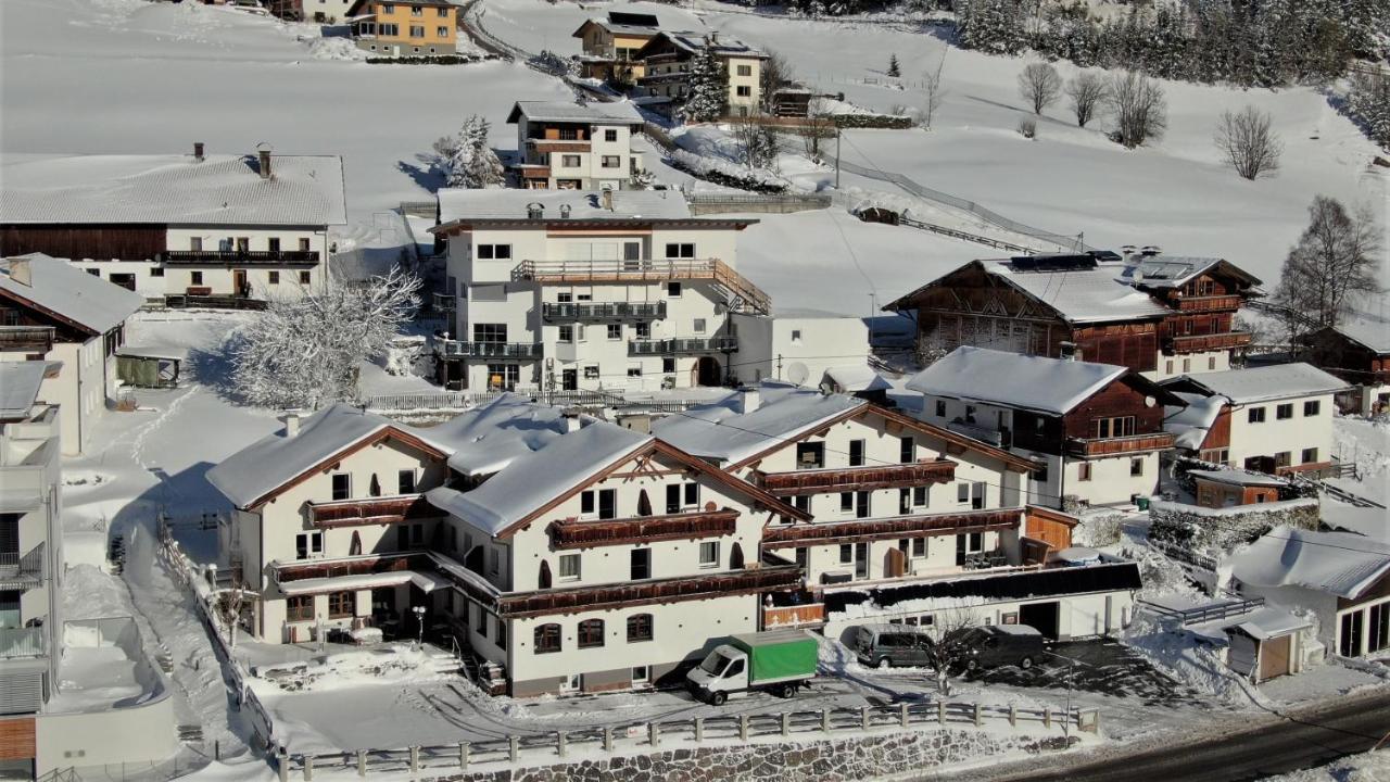 Alpen Gasthof Apartments Hohe Burg Тринс Экстерьер фото