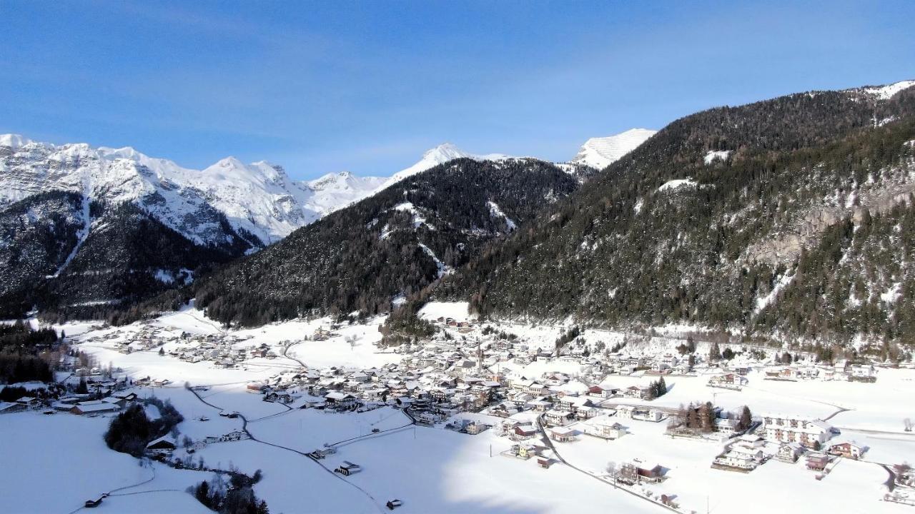 Alpen Gasthof Apartments Hohe Burg Тринс Экстерьер фото