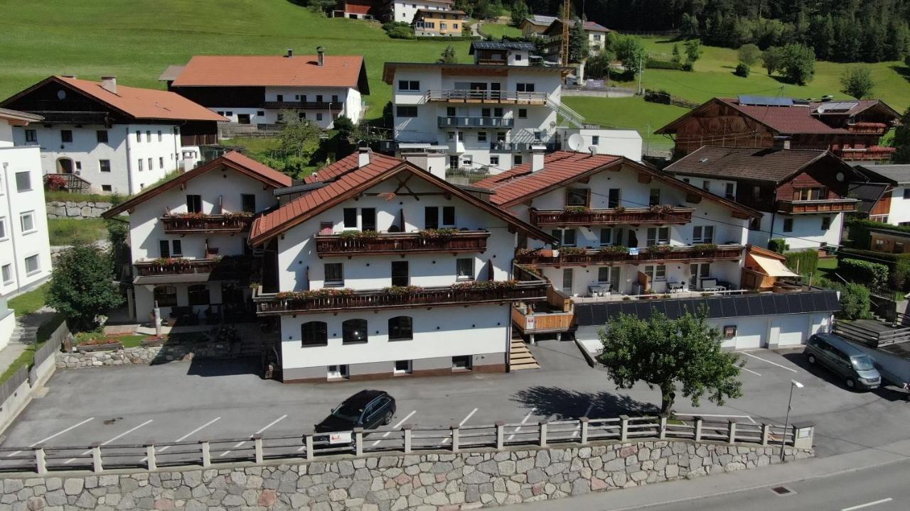 Alpen Gasthof Apartments Hohe Burg Тринс Экстерьер фото