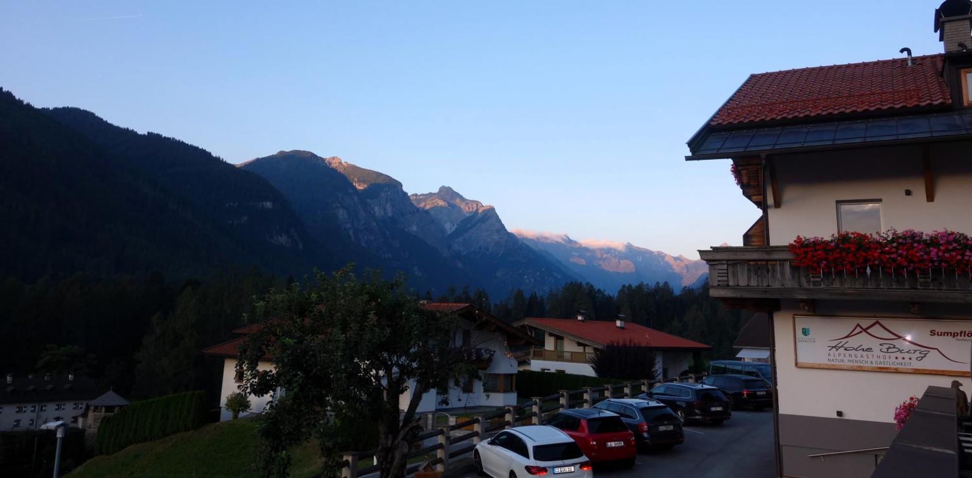 Alpen Gasthof Apartments Hohe Burg Тринс Экстерьер фото
