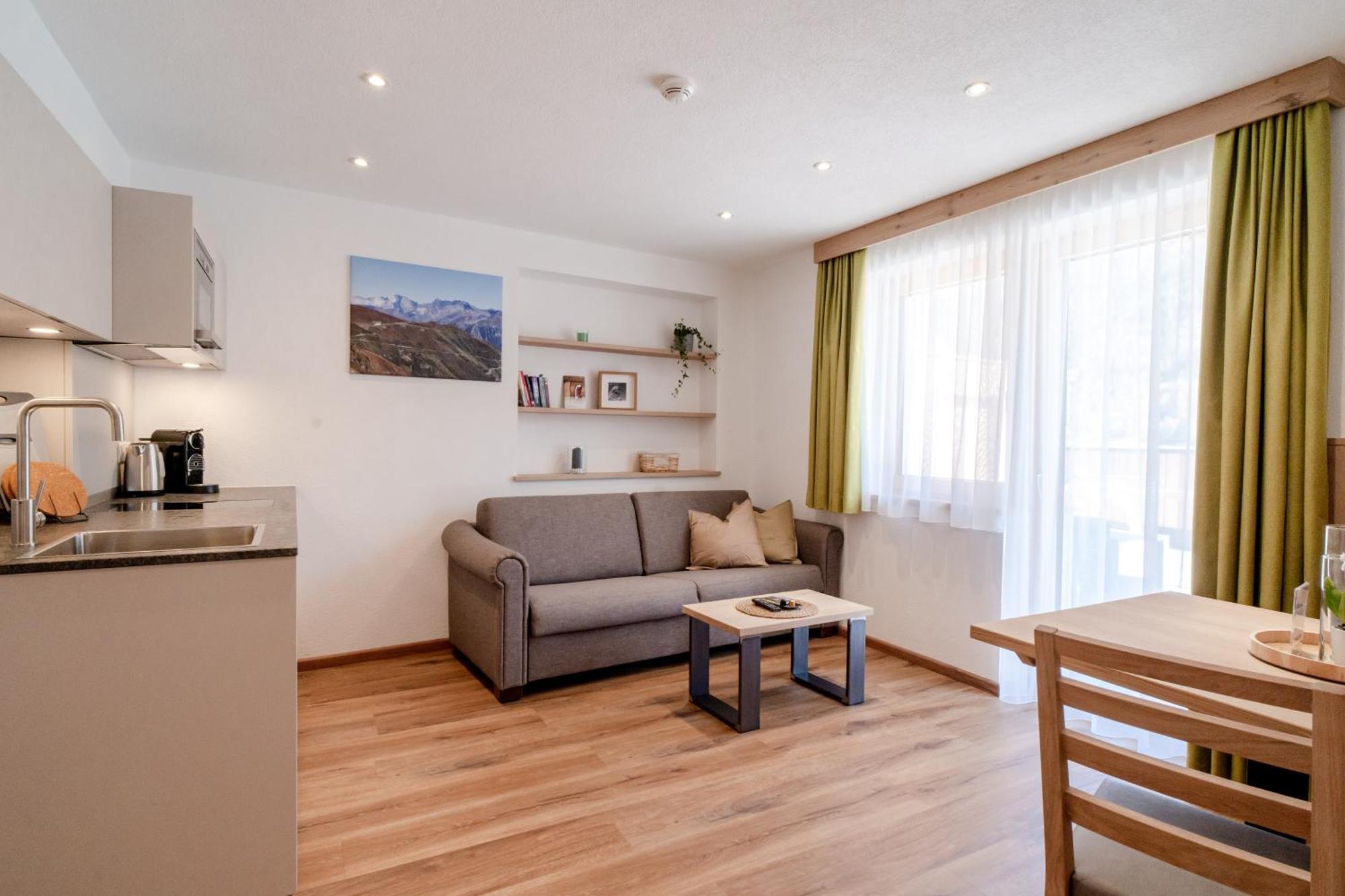 Alpen Gasthof Apartments Hohe Burg Тринс Экстерьер фото