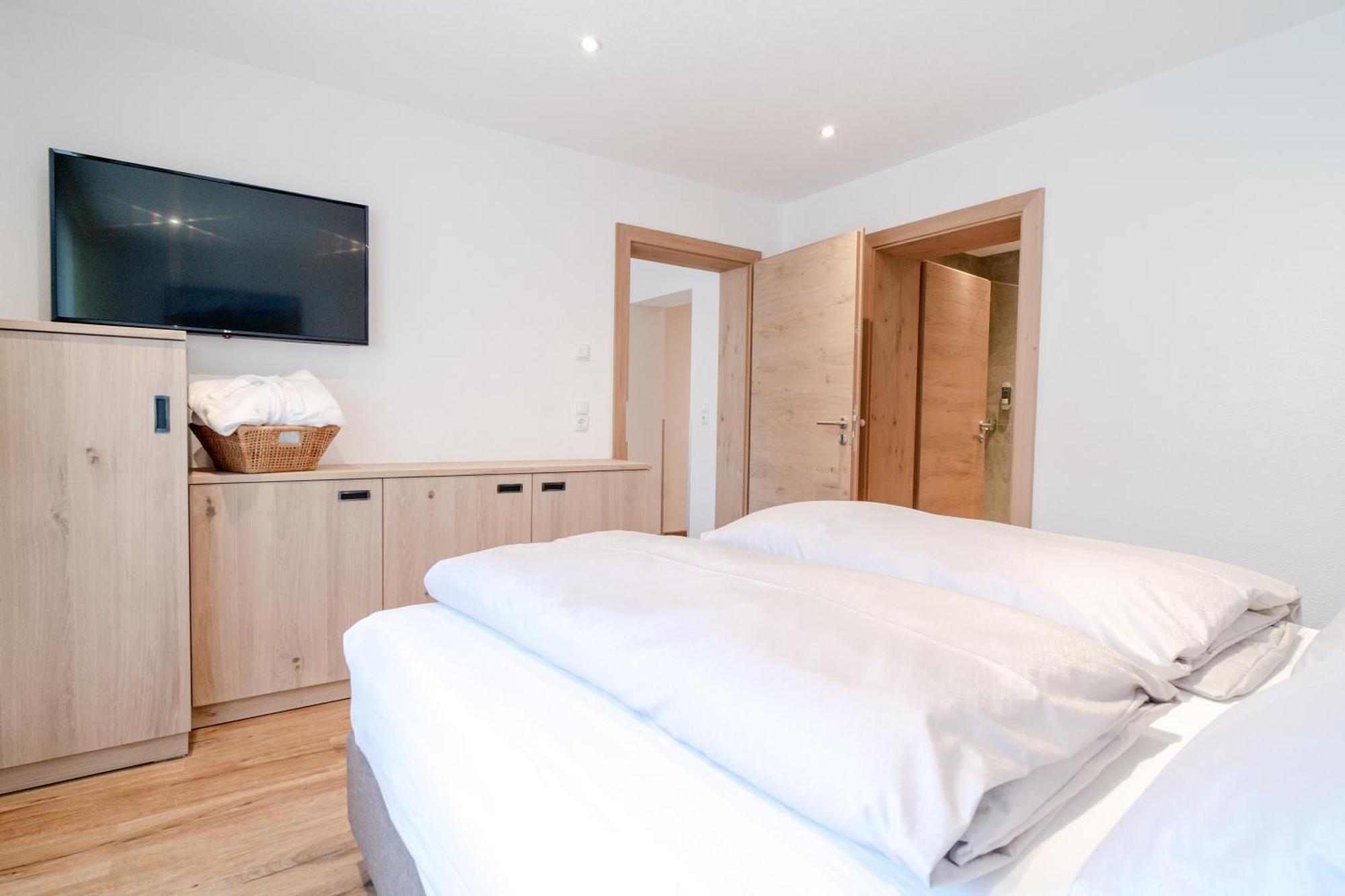 Alpen Gasthof Apartments Hohe Burg Тринс Экстерьер фото