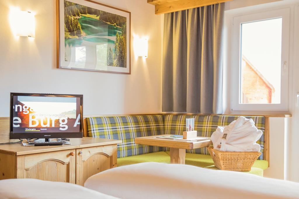Alpen Gasthof Apartments Hohe Burg Тринс Экстерьер фото
